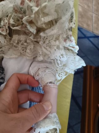 Vecchie bambole in porcellana