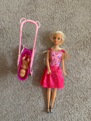 Barbie Mamá con Cochecito y Bebé