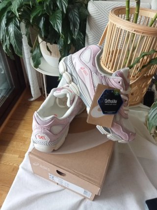 Zapatillas Asics rosas y blancas
