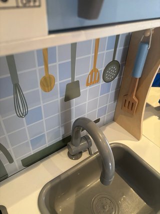 Piccola cucina in legno per bambini