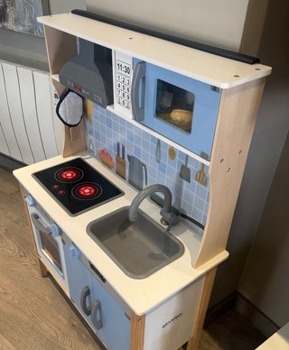 Piccola cucina in legno per bambini