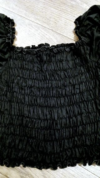 Top corto nero elasticizzato Chicorée stile Bardot