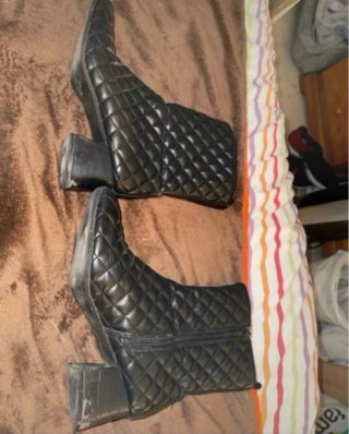 Zapatillas Kelara Negras y Plateadas Talla 38
