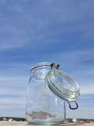 Tarro de cristal antiguo con cierre metal