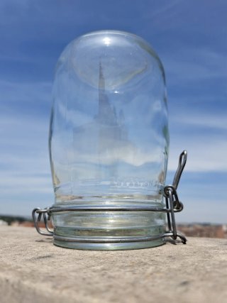 Tarro de cristal antiguo con cierre metal
