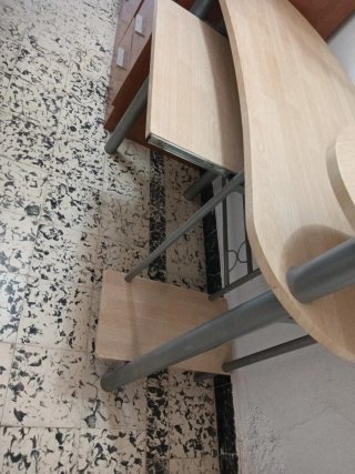Escritorio de madera y metal
