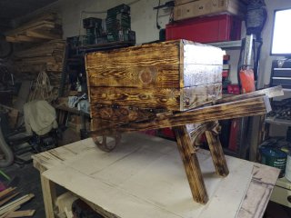 Fioriera in legno rustico per giardino