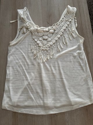 Camiseta tirantes Bershka con encaje