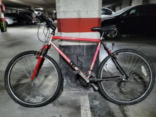 Bicicleta Montaña Roja y Negra