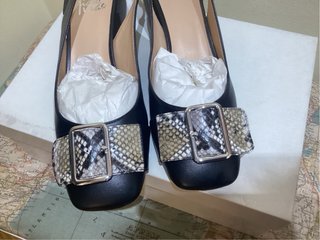 Zapatos Un Paso más negros sin usar de piel.