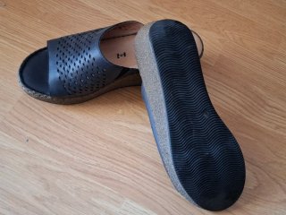 Sandalias cuña Vita Unica negras