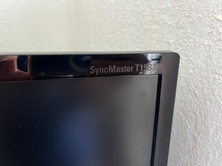 Televisor/Monitor Samsung 19" + Soporte de pared
