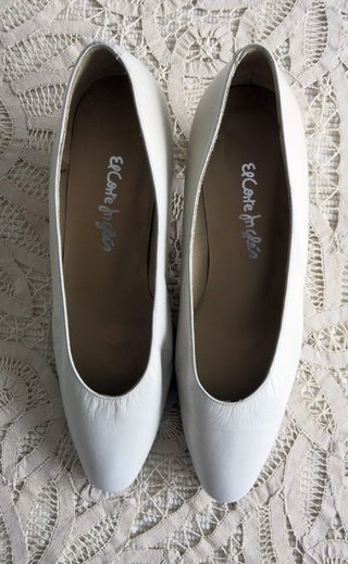 Zapatos en piel de color humo. Talla: 36