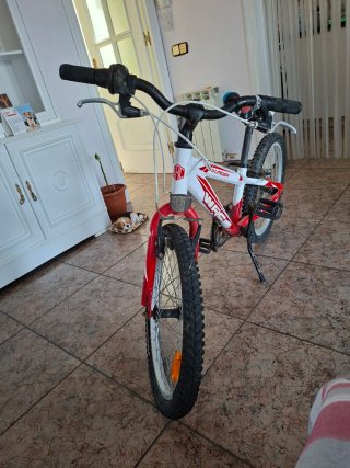 Bicicleta BMX Invader Roja y Blanca