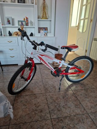 Bicicleta BMX Invader Roja y Blanca