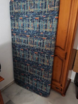 Base tapizada nueva con 4 patas metálicas
