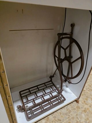 Máquina de coser Alfa antigua