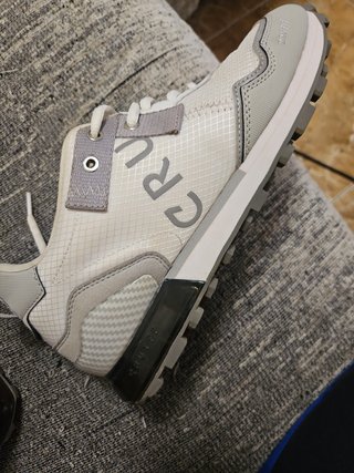 Zapatillas CRUYFF originales blancas y grises.