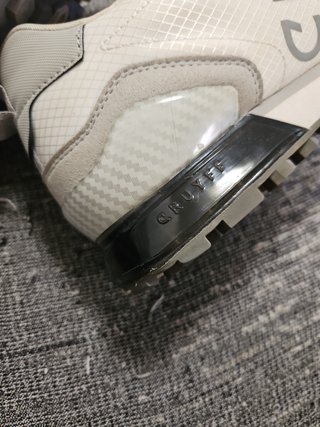 Zapatillas CRUYFF originales blancas y grises.