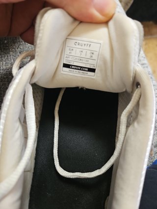 Zapatillas CRUYFF originales blancas y grises.
