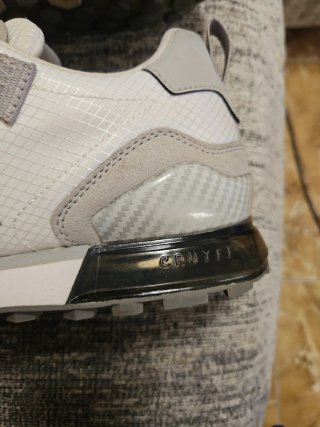 Zapatillas CRUYFF originales blancas y grises.