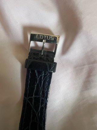 Reloj Lotus Esfera Plateada Correa Azul