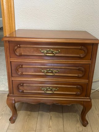 Mesita de noche de madera