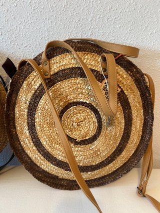 Bolsos de rafia redondos