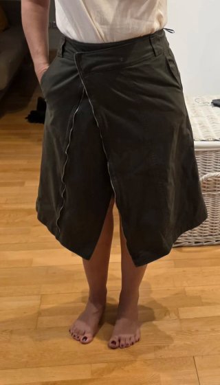 Falda asimétrica de zara +falda de encaje local