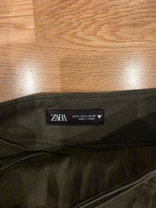 Falda asimétrica de zara +falda de encaje local
