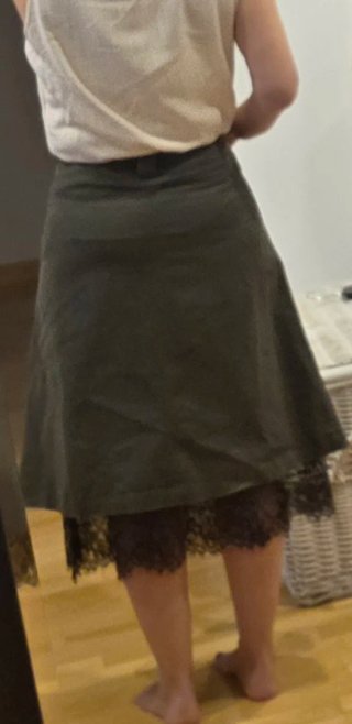 Falda asimétrica de zara +falda de encaje local