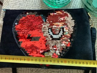 Bolso niña corazón lentejuelas rojo y negro