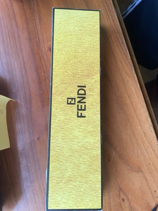 Reloj Fendi Dorado con Correa Negra