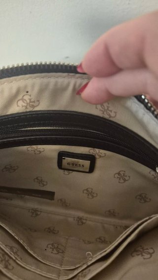 Bolso Guess Negro Brillante