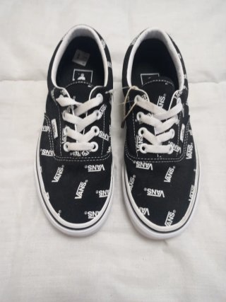 ZAPATILLAS MARCA VANS TALLA 34.5 NEGRAS NUEVAS