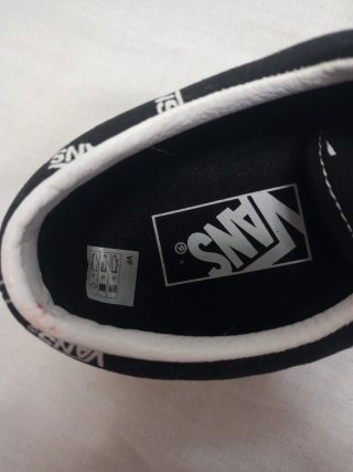 ZAPATILLAS MARCA VANS TALLA 34.5 NEGRAS NUEVAS