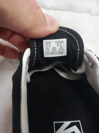 ZAPATILLAS MARCA VANS TALLA 34.5 NEGRAS NUEVAS