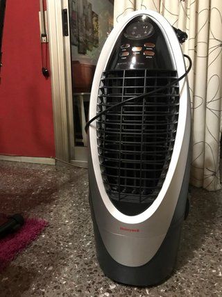 Ventilador Evaporativo Blanco y Beige con 10 litro