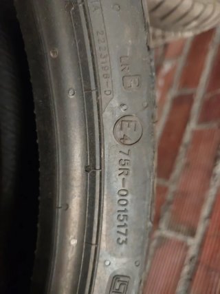 110 70 R17 54w