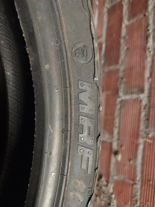 110 70 R17 54w