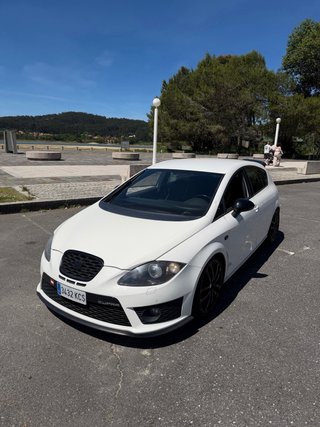 SEAT Leon Cupra 2011