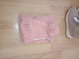 Zapatillas y gorro