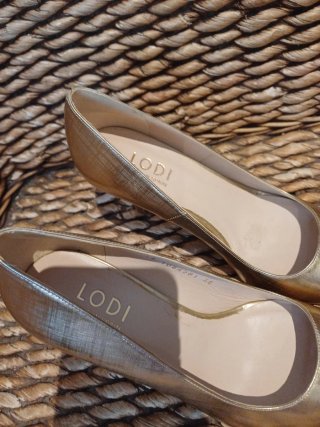 Zapatos Lodi dorados talla 38
