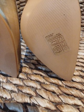 Zapatos Lodi dorados talla 38