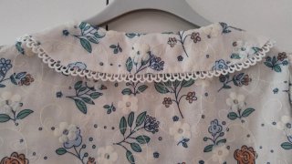 Blusa floral con cuello Peter Pan