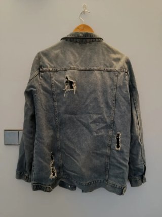 Cazadora vaquera Zara desgastada