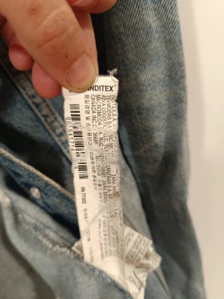 Cazadora vaquera Zara desgastada