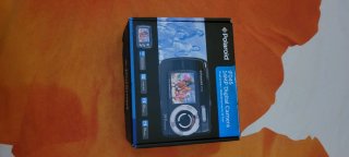 Cámara acuatica marca polaroid Amarilla en su caja