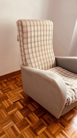Sillón orejero tela a cuadros