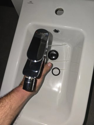 Bidé Porcelanosa NK + Grifo